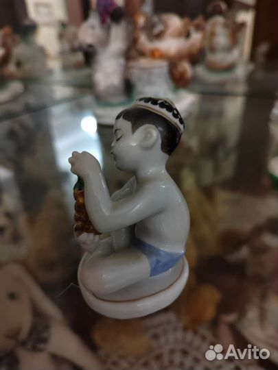 Мальчик с виноградом лфз СССР