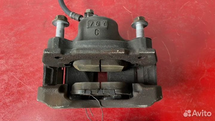 Суппорт передний правый Toyota Mark X GRX120 4GR