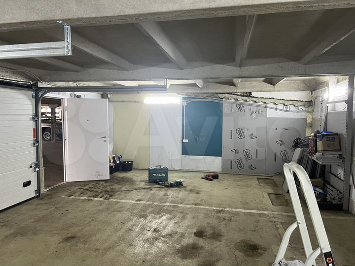 Гараж, > 30 м²