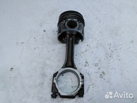 Поршень с шатуном 038107065CA