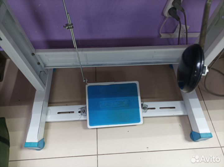 Прямострочная швейная машина jack F4