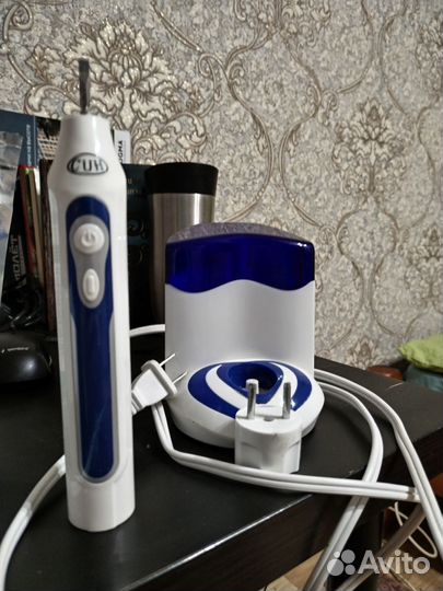 Электрическая зубная щетка