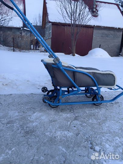 Детские санки с колесами и чехлом