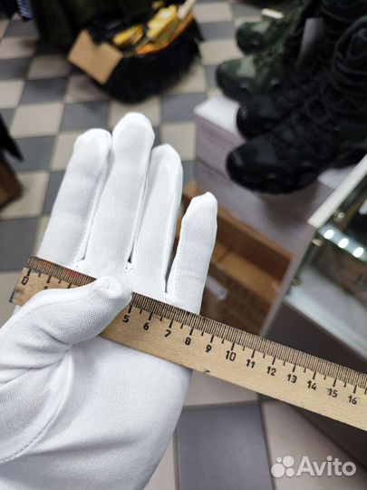 Перчатки парадные белые