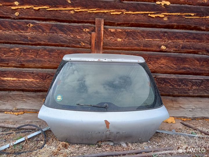 Задняя дверь багажника Subaru Impreza