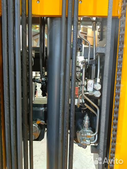 Штабелер (ричтрак) Jungheinrich ETV 318, 2015