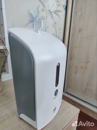 Диспенсер для жидкого мыла сенсорный