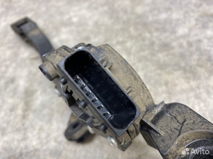 Педаль газа Hyundai I30 1.4 G4FA 2013