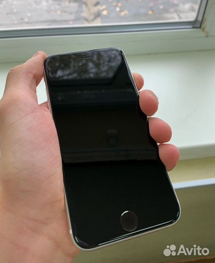 iPhone SE, 64 ГБ