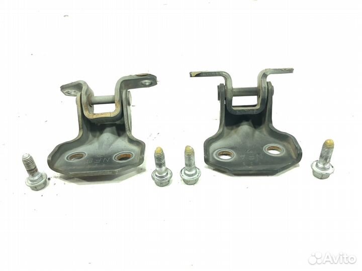 Петли двери Subaru Forester