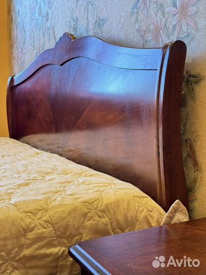 Спальный гарнитур натуральное дерево