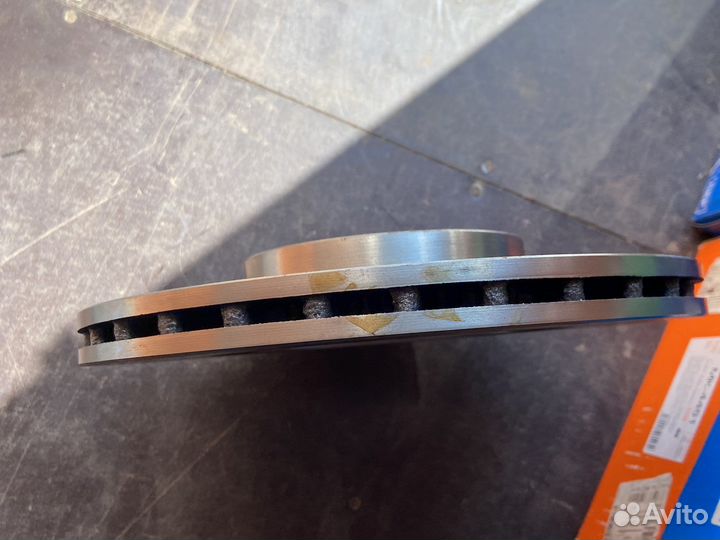 Диск тормозной передний комплект