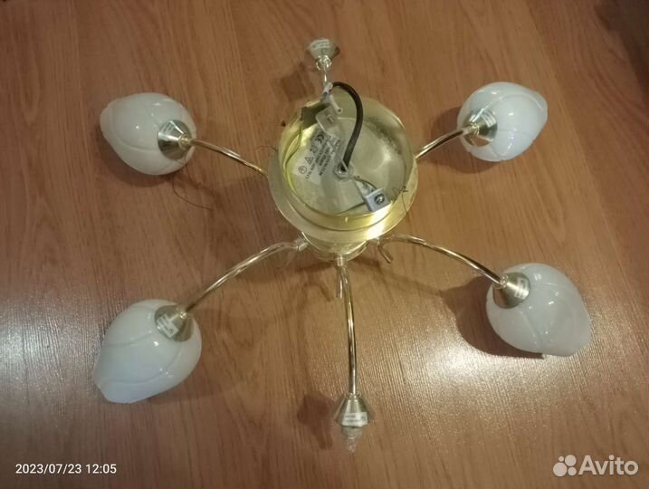 Продаю люстру на запчасти