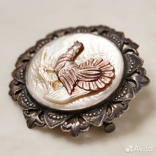 Брошь и кулон круглые с резными лесными птицами