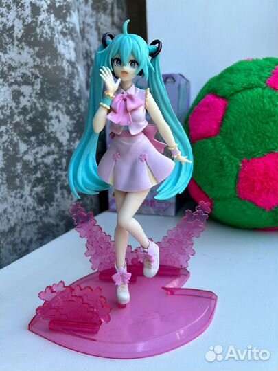 Аниме Фигурка Хатсуне Мику весна оригинал