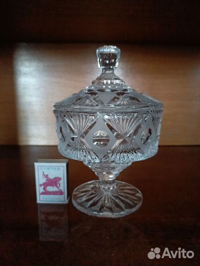 Хрустальная посуда, рюмки, салатники