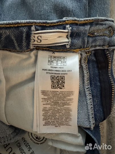 Джинсы с эффектом потертости Guess