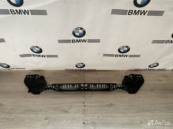 Кронштейн/направляющая заднего бампера BMW G30/F90