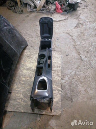 Подлокотник Nissan Qashqai J10