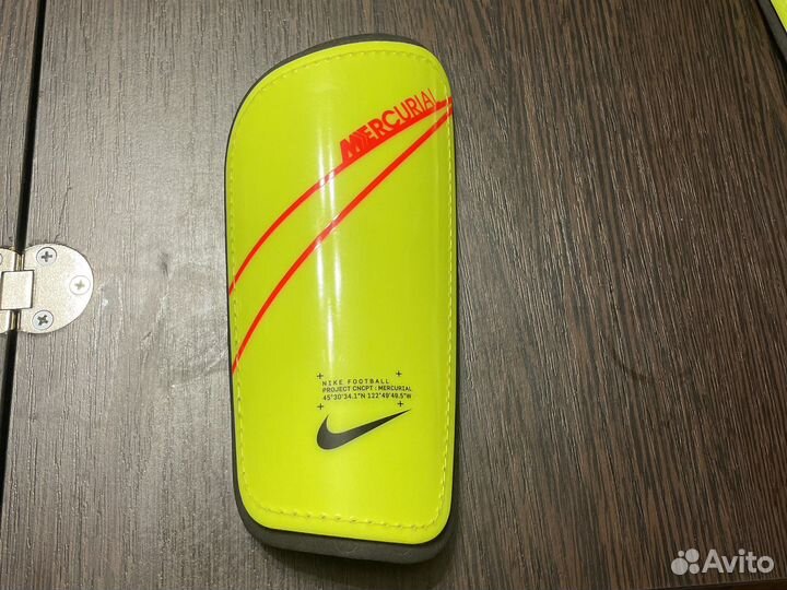 Футбольные щитки Nike Mercurial