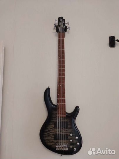 5 струнная бас гитара Cort