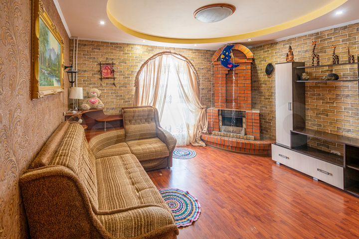 Дом 262,3 м² на участке 10,4 сот.