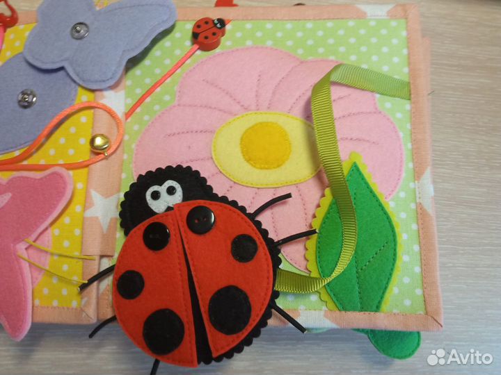 Развивающая книга из фетра и ткани