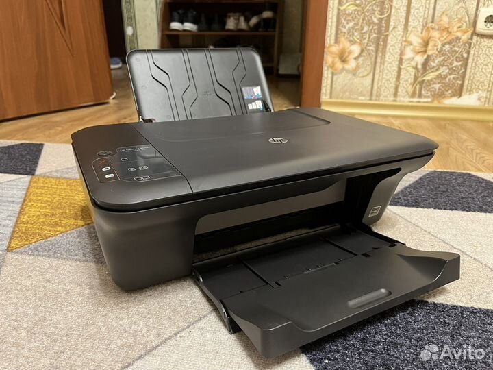 Цветной струйный принтер HP Deskjet 2050