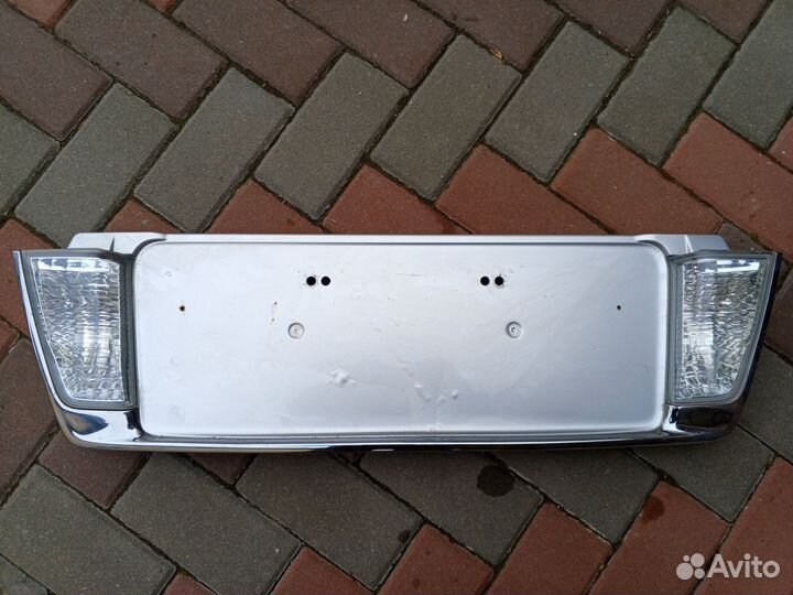 Накладка двери багажника под номером Лексус лх 570