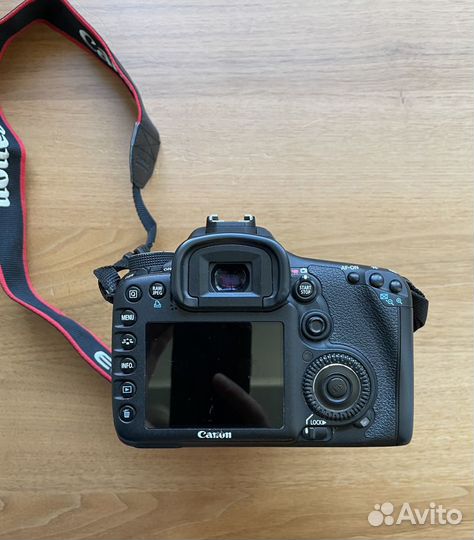 Фотоаппарат Canon EOS 7D с объективом EF-S 18-135