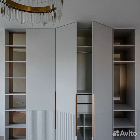 Встроенный распашной шкаф