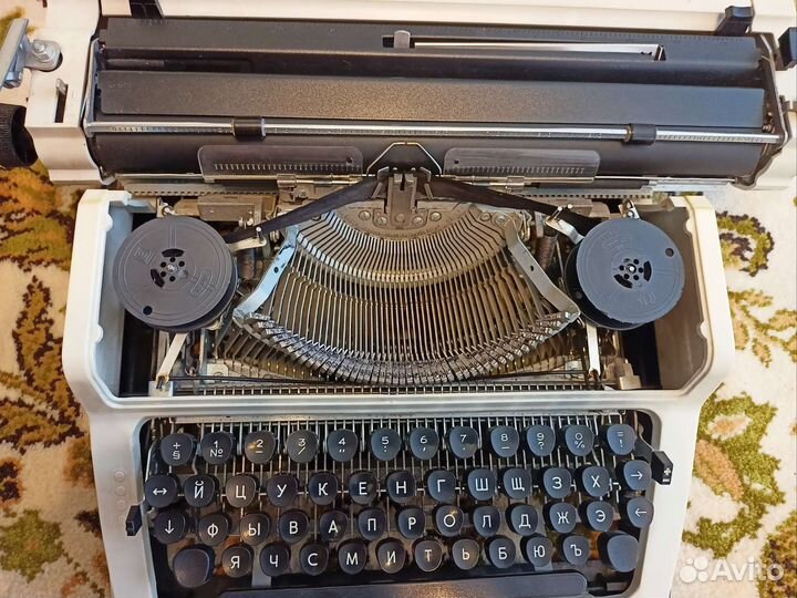 Пишущая машинка Любава пп-305-01 1988