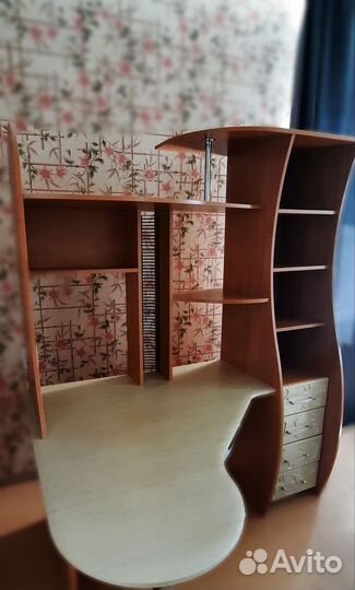 Письменный стол