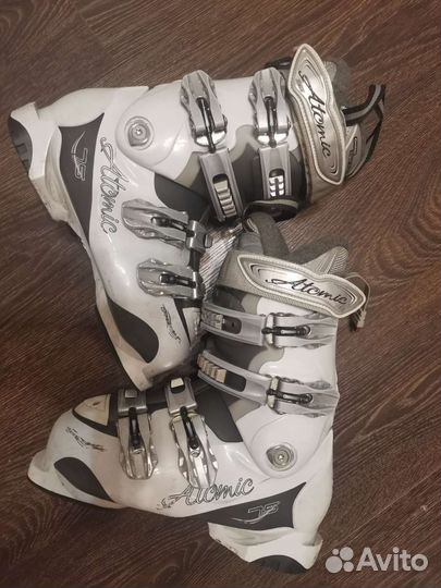 Горнолыжные ботинки atomic super comfort 23,5-24