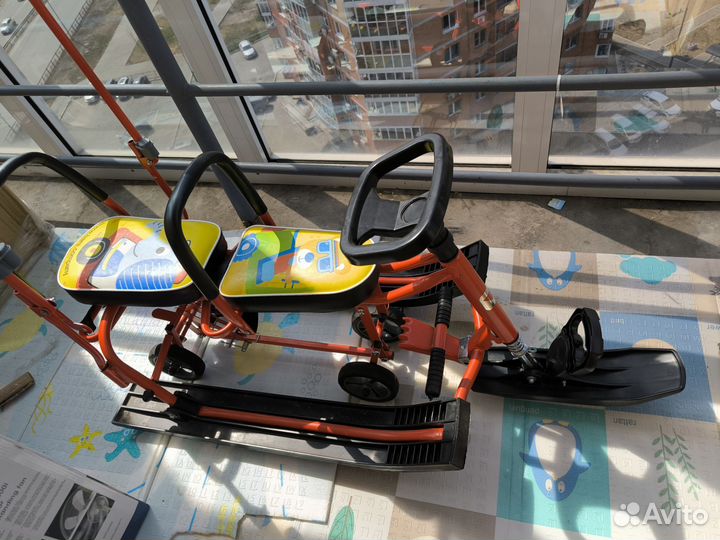 Детский снегокат с колесами