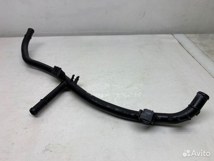 Патрубок системы охлаждения Volkswagen Jetta 6 1.4