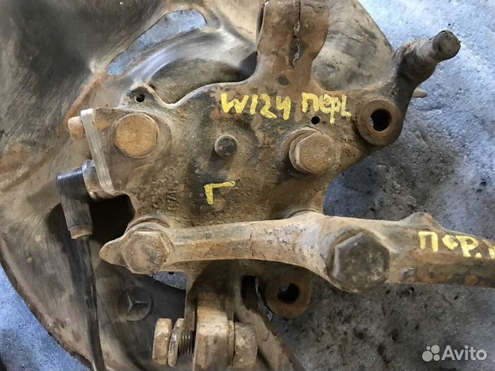 Кулак поворотный передний левый Mercedes W124 e200
