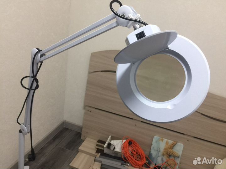 Косметологическая лампа лупа