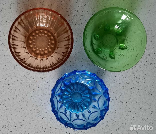 Салатники С С С Р из цветного и медового стекла