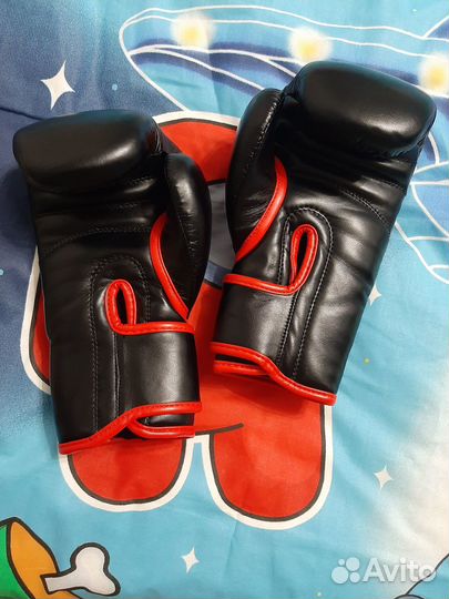 Боксерские перчатки