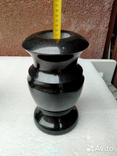 Ваза из гранита Габбро Диабаз 25х15 см