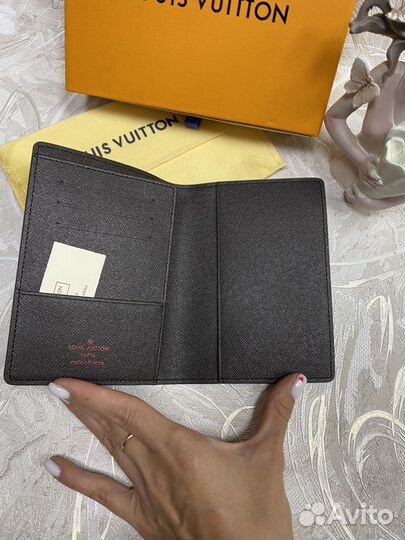 Обложка на паспорт Louis Vuitton кожаная