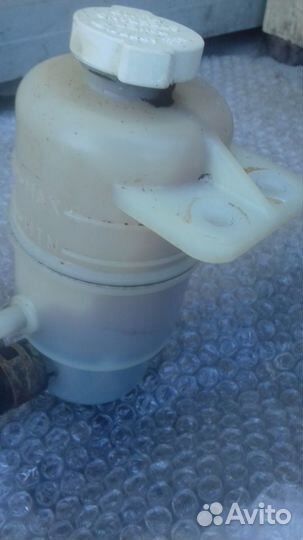 Митсубиси лансер 9 бачок гура