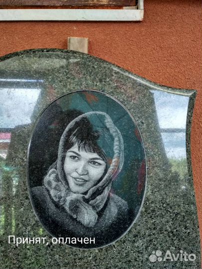 Гравировка на кладбище