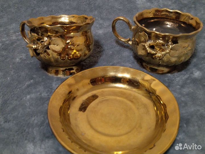 Кофейные чашки и блюдца