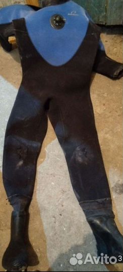Сухой гидрокостюм для дайвинга