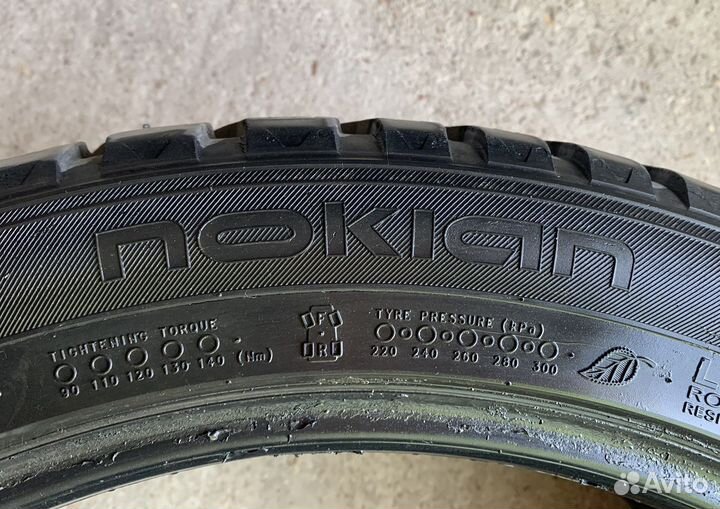 Nokian Tyres Hakkapeliitta 8 SUV 275/40 R20