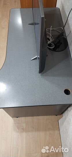 Офисный компьютерный стол