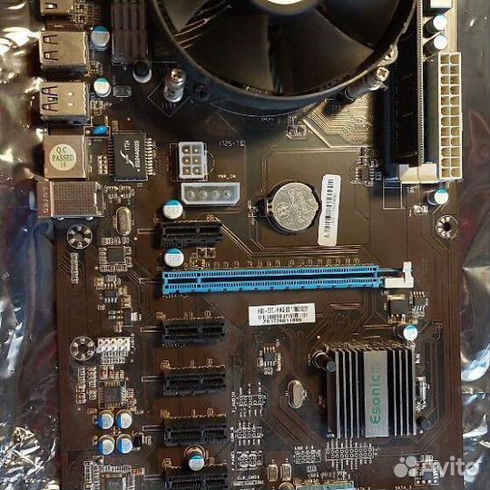 Материнская плата с процессором и памятью