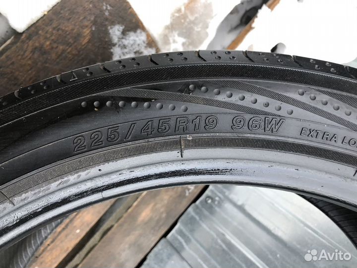 Yokohama BluEarth RV-02 225/45 R19 96W